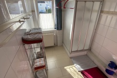 Bad-mit-Dusche-und-WC